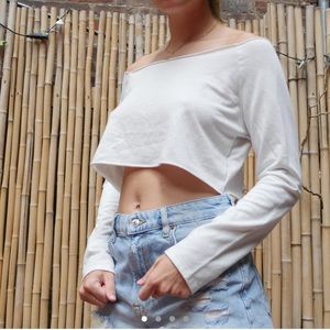 Super soft white long sleeve crop top backless